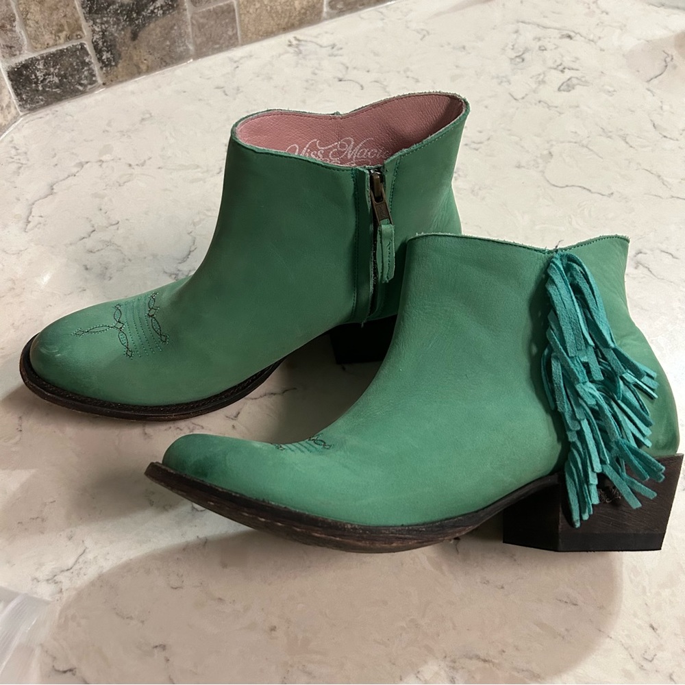 MISS MACIE GREEN DISTRESSED ON THE FRINGE leather BOOTIES sz 10 like new
